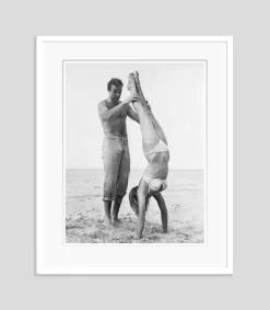 Clearance Pamono 007 Catches Ursula Print by Hulton Archive