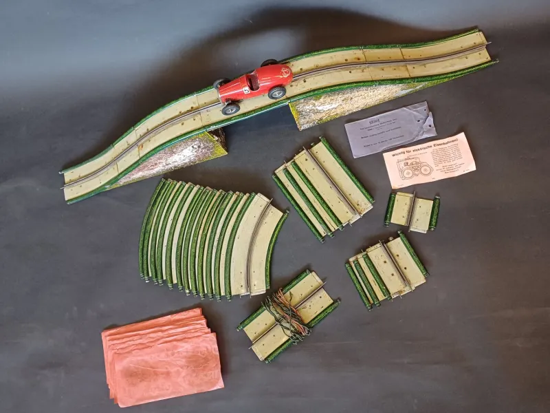 Pamono 13301 G/3 Race Track with Red No. 5 Racing Car from Märklin, 1930s> Electronics