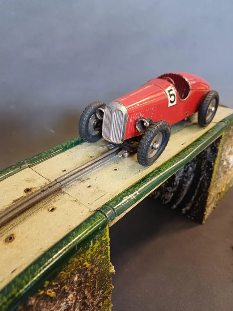 Pamono 13301 G/3 Race Track with Red No. 5 Racing Car from Märklin, 1930s> Electronics