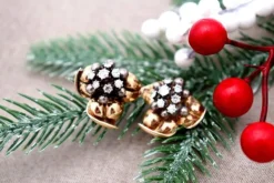 Outlet Pamono 18 Karat Gold and Silver Earrings with Flower-Shaped Brilliant-Cut Diamonds, Set of 2