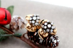 Outlet Pamono 18 Karat Gold and Silver Earrings with Flower-Shaped Brilliant-Cut Diamonds, Set of 2