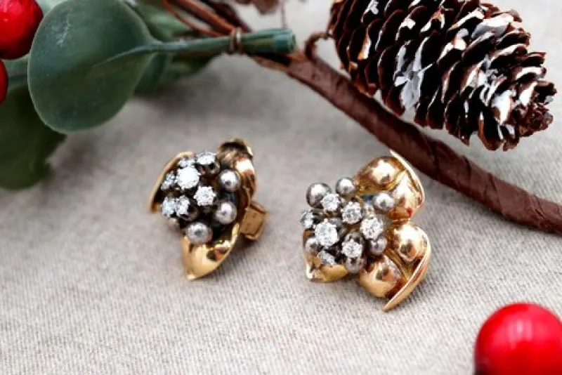 Outlet Pamono 18 Karat Gold and Silver Earrings with Flower-Shaped Brilliant-Cut Diamonds, Set of 2