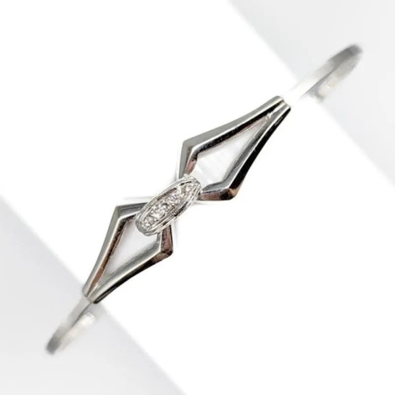 New Pamono 18 Karat Gold Bracelet with Moissanites