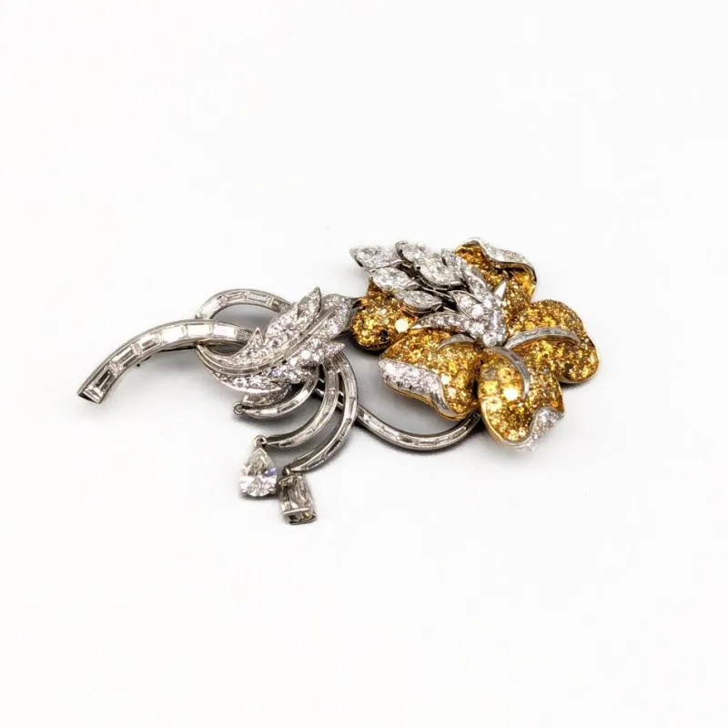New Pamono 18 Karat Gold Brooch with Moissanites
