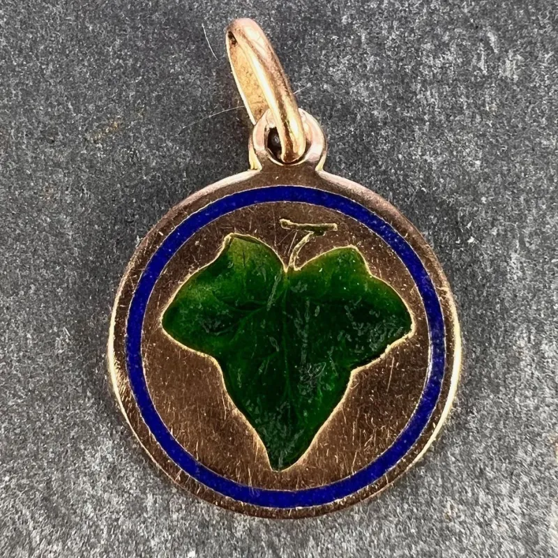 Pamono 9 Karat Rose Gold and Enamel Ivy Leaf Love Charm Pendant, 1930s> Necklaces
