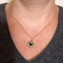 Pamono 9 Karat Rose Gold and Enamel Ivy Leaf Love Charm Pendant, 1930s><noscript><img width=