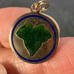 Pamono 9 Karat Rose Gold and Enamel Ivy Leaf Love Charm Pendant, 1930s><noscript><img width=