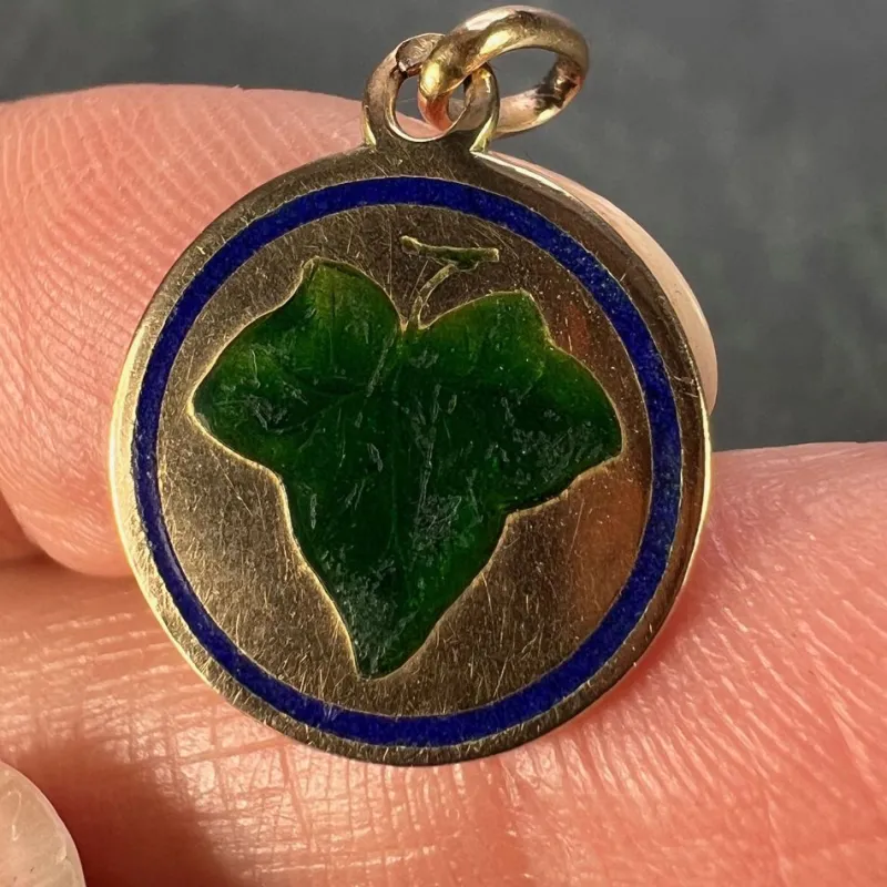 Pamono 9 Karat Rose Gold and Enamel Ivy Leaf Love Charm Pendant, 1930s> Necklaces