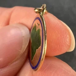 Pamono 9 Karat Rose Gold and Enamel Ivy Leaf Love Charm Pendant, 1930s><noscript><img width=
