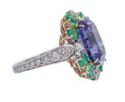 Pamono 18 Karat White and Rose Gold Ring with Tanzanite, Emeralds and Diamonds> Rings