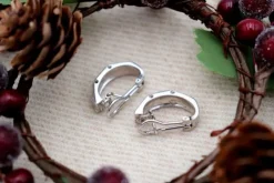 Outlet Pamono 18 Karat White Gold Earrings with Brilliant-Cut Diamonds, Hammered Center Band and Omega Clasps, Set of 2