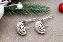 Sale Pamono 18 Karat White Gold Earrings with Brilliant-Cut Diamonds and Yellow 18 Karat Gold Corded Strips, Set of 2