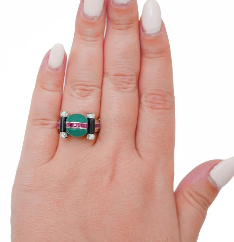 Pamono 18 Karat White Gold Ring with Green Agate, Onyx, Rubies and Diamonds> Rings