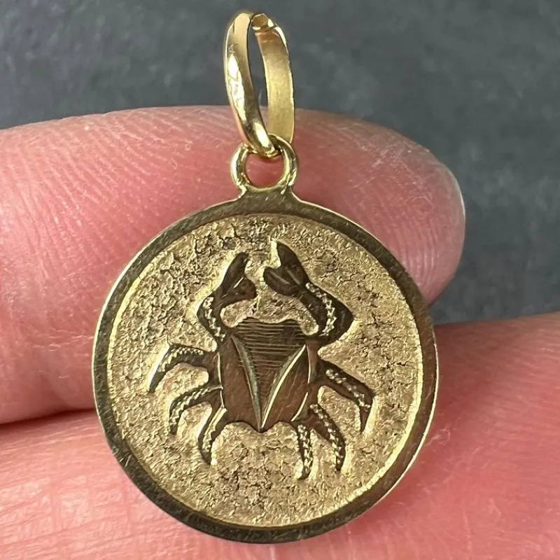 Pamono 18 Karat Yellow Gold Cancer Zodiac Charm Medal Pendant, 1950s> Necklaces