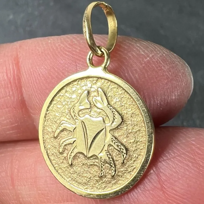 Pamono 18 Karat Yellow Gold Cancer Zodiac Charm Medal Pendant, 1950s> Necklaces