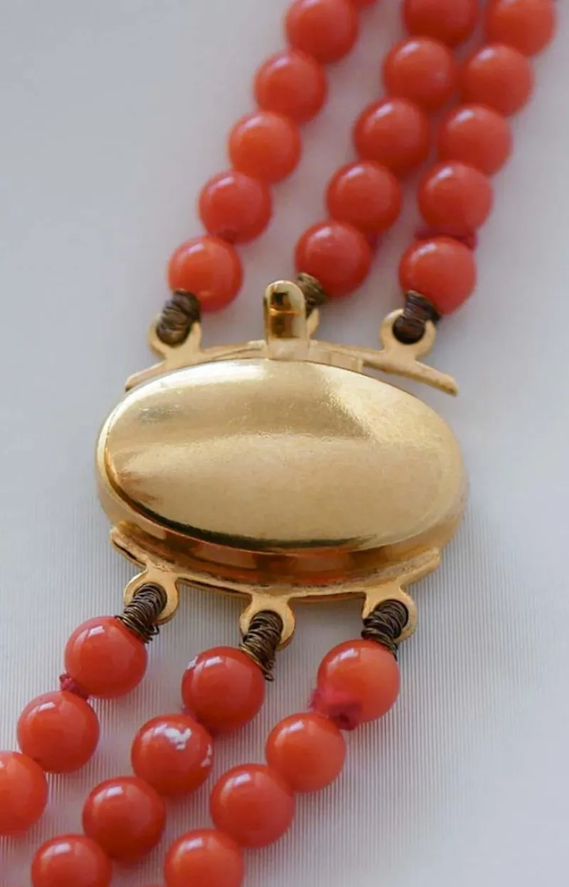 Pamono 18 Karat Yellow Gold Multi-Strands Necklace with Coral> Necklaces