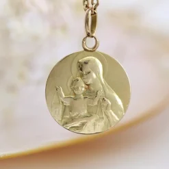Pamono 18 Karat Yellow Gold Scapular Medal Pendant><noscript><img width=