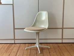 Pamono ! Original 1960s Vitra Charles & Ray Eames La Fonda Fiberglass Miller Chair Desk Chair Office Armchair by Charles & Ray Eames