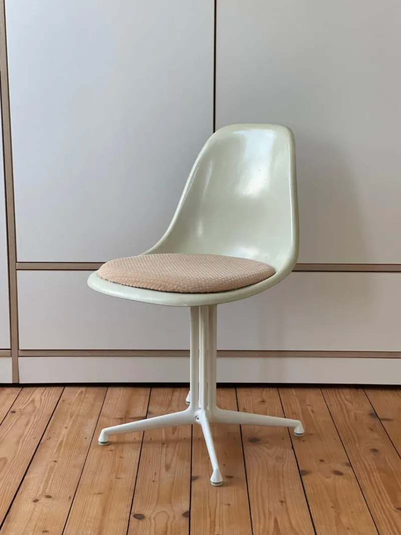 Pamono ! Original 1960s Vitra Charles & Ray Eames La Fonda Fiberglass Miller Chair Desk Chair Office Armchair by Charles & Ray Eames