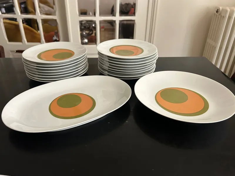 Pamono 17 Plates and Two Dishes in Bareuther Porcelain, 1970s, Set of 19> Dinner Plates & Bowls