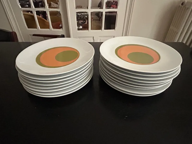 Pamono 17 Plates and Two Dishes in Bareuther Porcelain, 1970s, Set of 19> Dinner Plates & Bowls