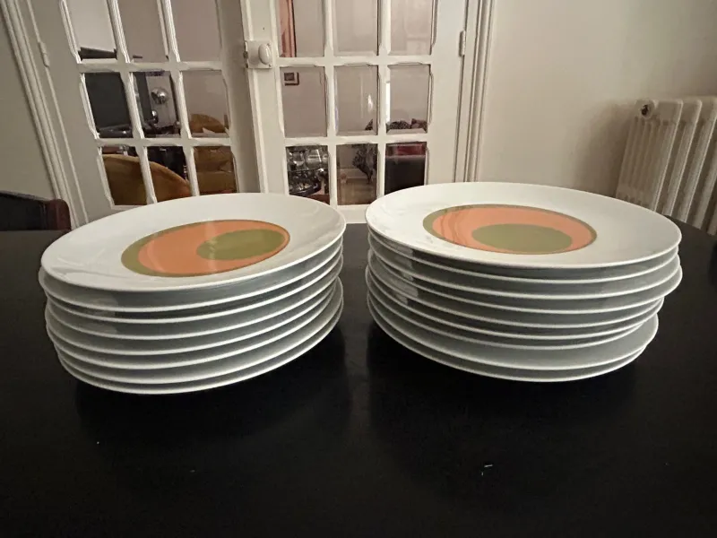 Pamono 17 Plates and Two Dishes in Bareuther Porcelain, 1970s, Set of 19> Dinner Plates & Bowls