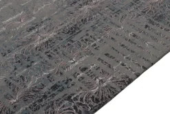 Hot Pamono Abstract Rug with Subdued Pink Floral Patterns from R&K Principal Jahanshah Nazmiyal