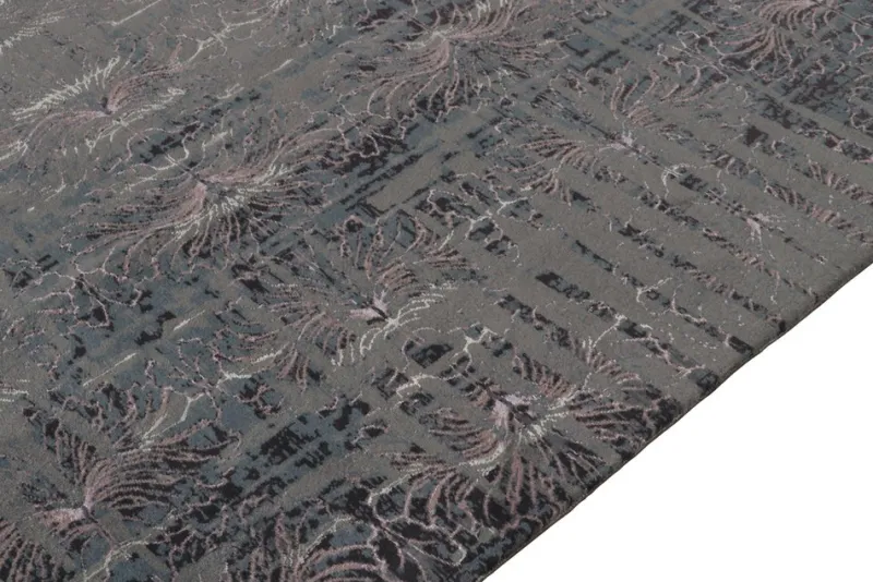 Hot Pamono Abstract Rug with Subdued Pink Floral Patterns from R&K Principal Jahanshah Nazmiyal