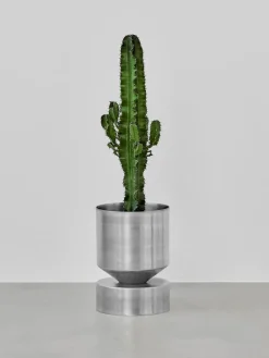 Pamono Ada Raw Small Planter by Llot Llov