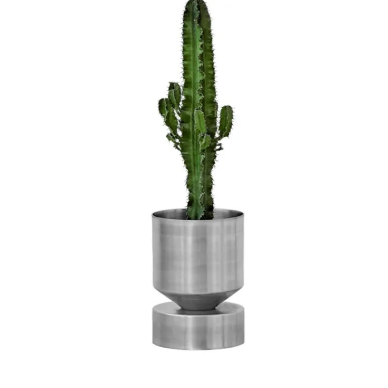Pamono Ada Raw Small Planter by Llot Llov
