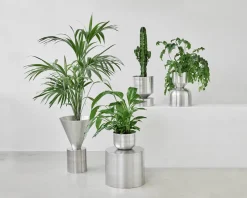 Pamono Ada Raw Small Planter by Llot Llov