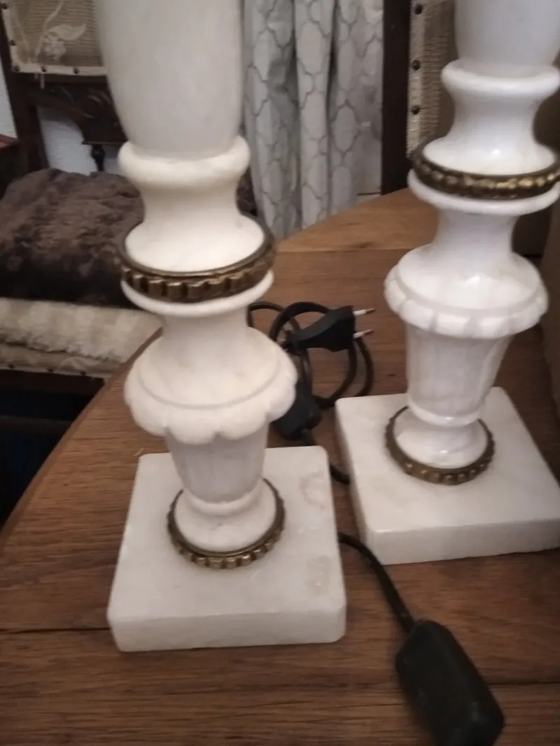 Pamono Alabaster Marble Column Lamps with Brass Ornaments, 1930s, Set of 2> Table Lamps