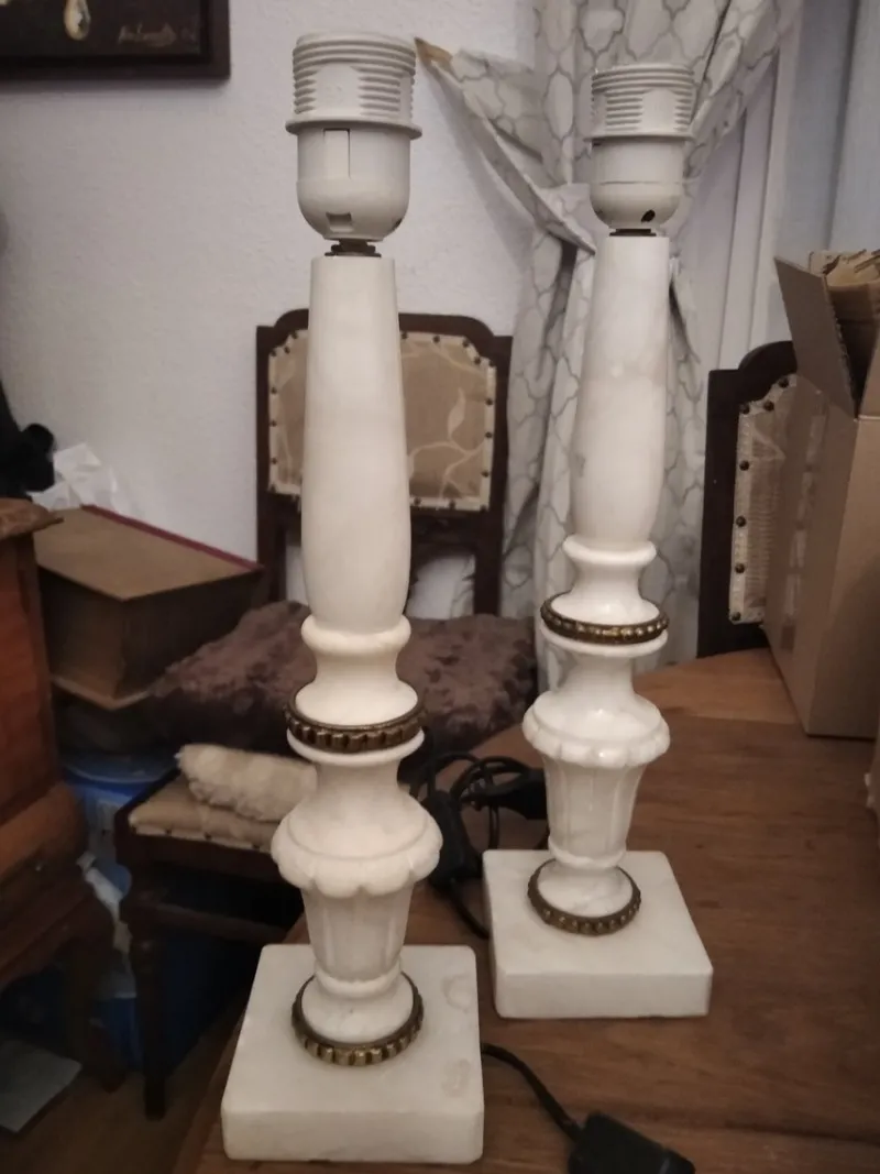 Pamono Alabaster Marble Column Lamps with Brass Ornaments, 1930s, Set of 2> Table Lamps