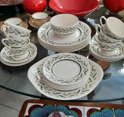 Pamono Almond Willow Tableware Set from Royal Doulton , 1950s, Set of 26> Dinner Plates & Bowls