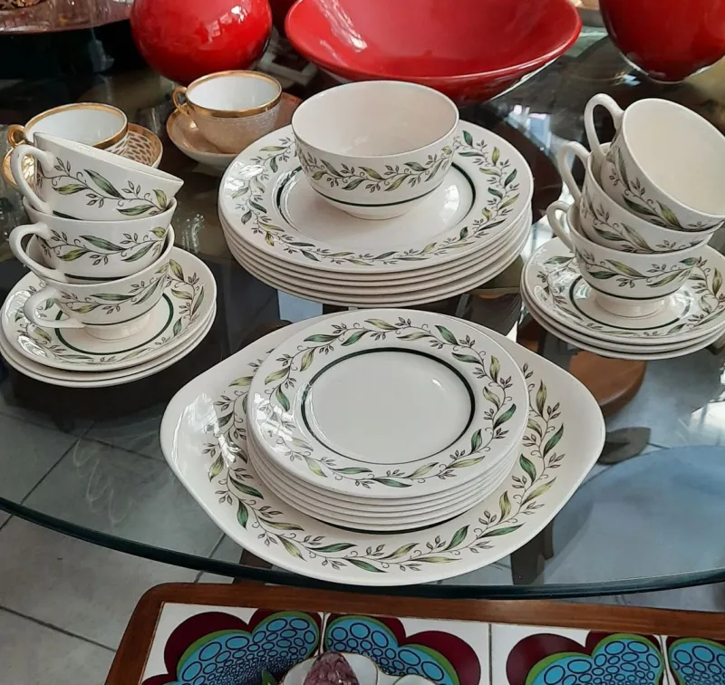 Pamono Almond Willow Tableware Set from Royal Doulton , 1950s, Set of 26> Dinner Plates & Bowls