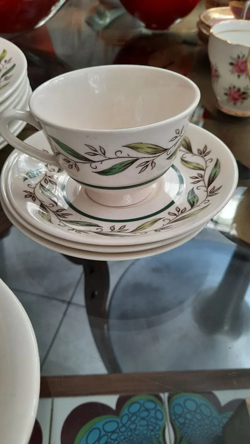 Pamono Almond Willow Tableware Set from Royal Doulton , 1950s, Set of 26> Dinner Plates & Bowls