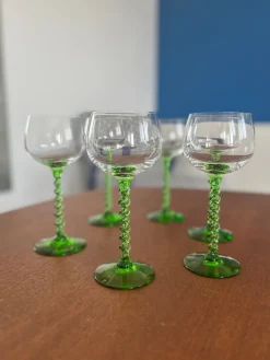 Pamono Alsatian White Wine Glasses with Green Twisted Stem, Set of 6><noscript><img width=