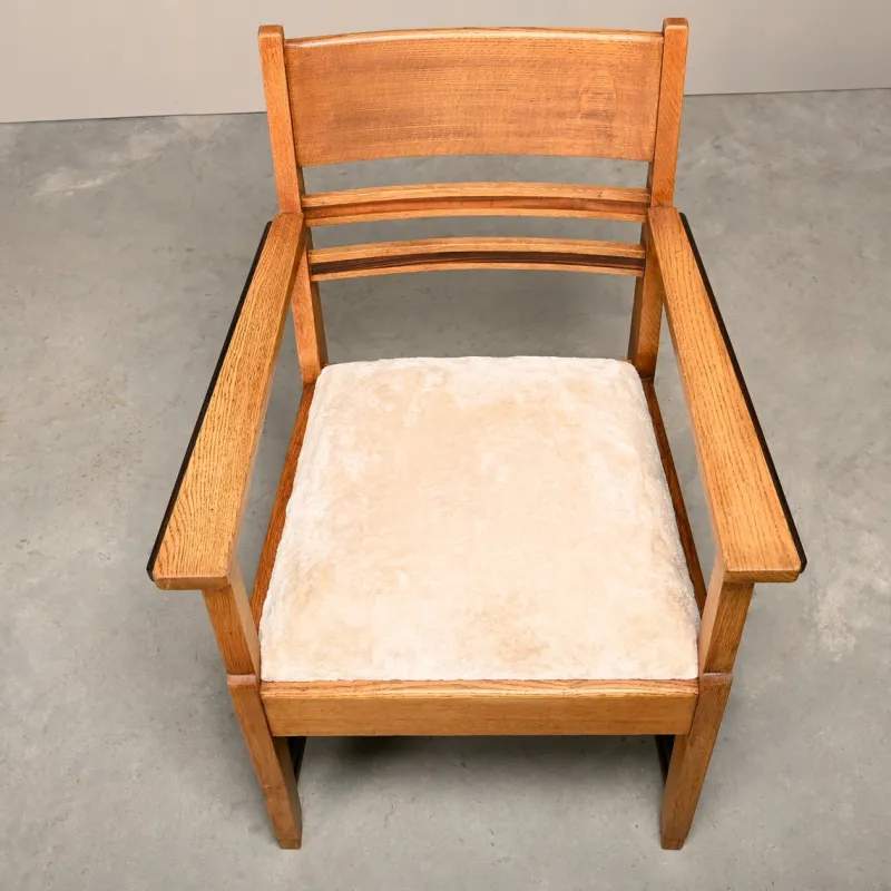 Pamono Amsterdam School Art Deco Armchairs in Oak and Almond Fabric, 1930s, Set of 2> Lounge Chairs & Armchairs