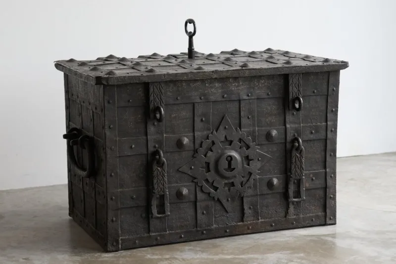 Online Pamono Antique Armada Box or Strongbox in Iron, Early 17th Century