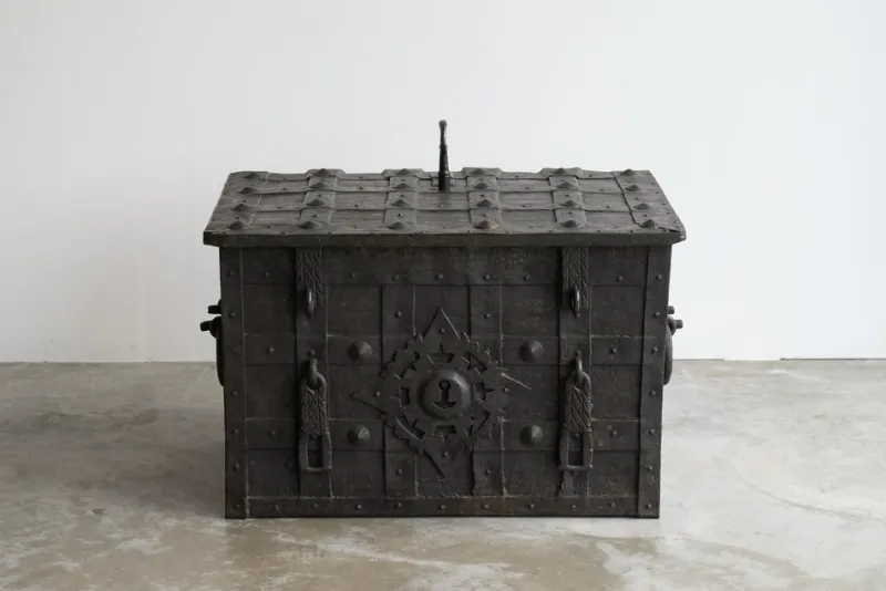 Online Pamono Antique Armada Box or Strongbox in Iron, Early 17th Century