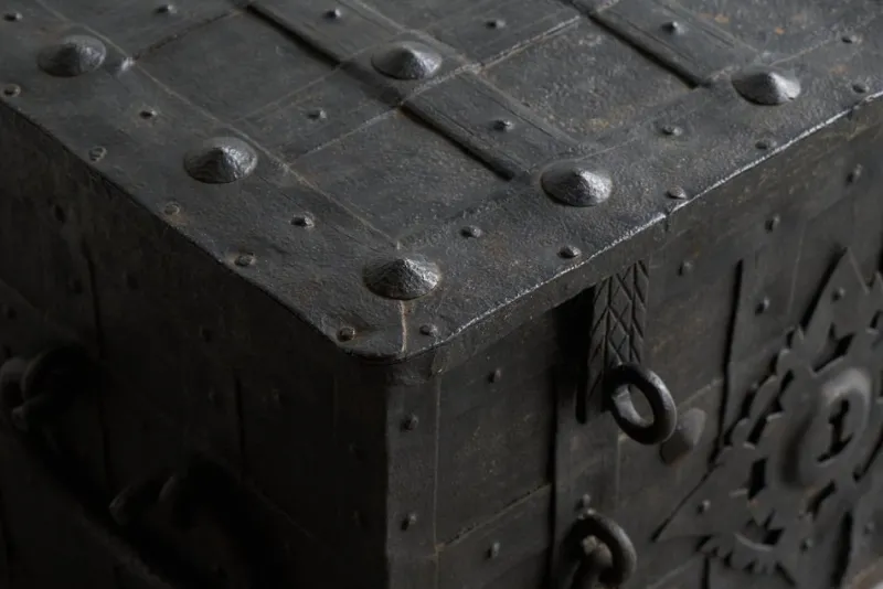 Online Pamono Antique Armada Box or Strongbox in Iron, Early 17th Century
