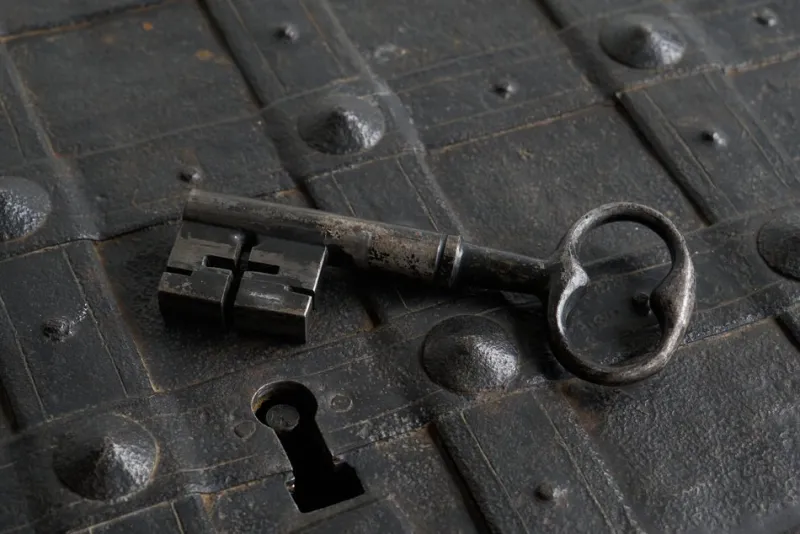 Online Pamono Antique Armada Box or Strongbox in Iron, Early 17th Century