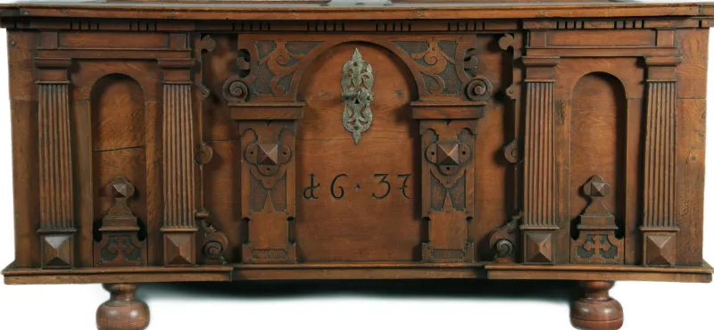 Hot Pamono Antique Baroque Chest in Oak, 1637