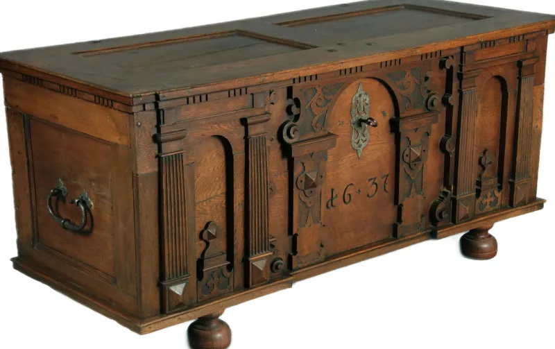 Hot Pamono Antique Baroque Chest in Oak, 1637