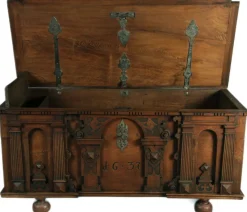Hot Pamono Antique Baroque Chest in Oak, 1637
