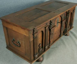 Hot Pamono Antique Baroque Chest in Oak, 1637