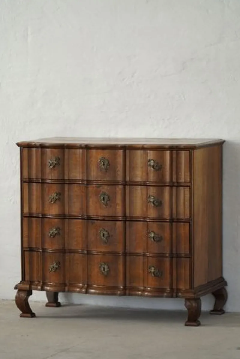 Pamono Antique Baroque Oak Chest of Drawers with Cabriole Legs, Late 18th Century> Dressers, Commodes & Chests