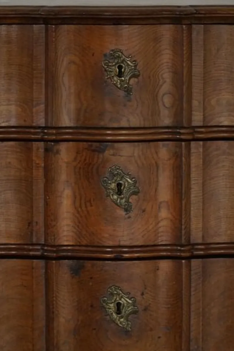 Pamono Antique Baroque Oak Chest of Drawers with Cabriole Legs, Late 18th Century> Dressers, Commodes & Chests