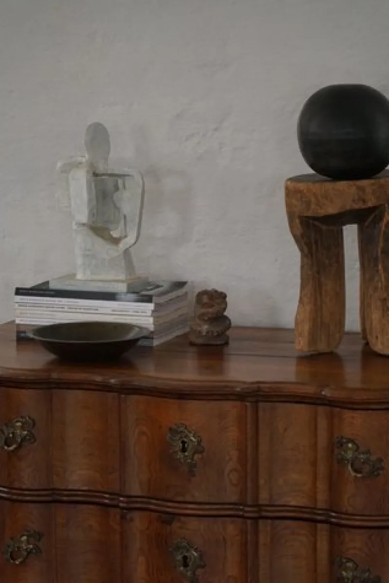 Pamono Antique Baroque Oak Chest of Drawers with Cabriole Legs, Late 18th Century> Dressers, Commodes & Chests