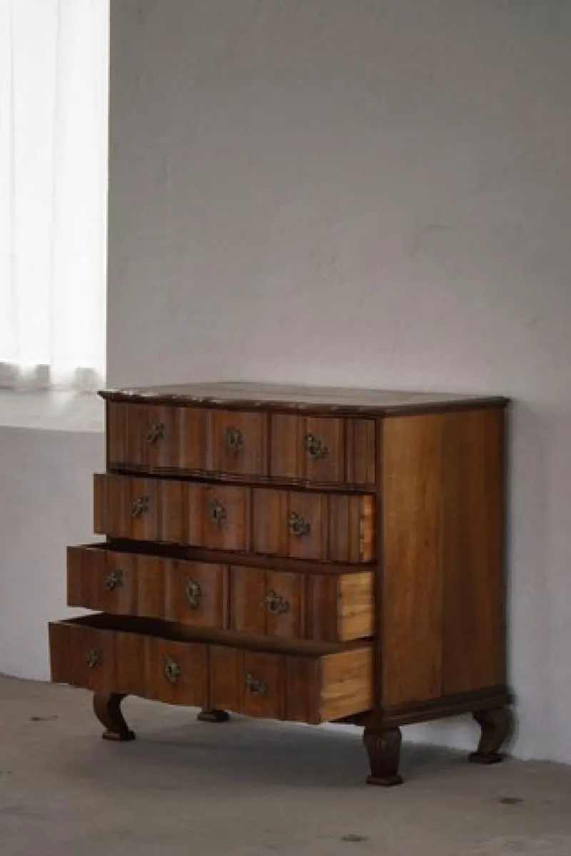 Pamono Antique Baroque Oak Chest of Drawers with Cabriole Legs, Late 18th Century> Dressers, Commodes & Chests
